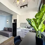 Brantouna Urban Vibes By Proliving Hospitality شقة